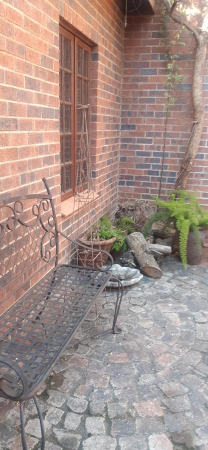 Pantera Lodge & Cheetah Cottage Johannesburg Exteriör bild